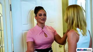 Żgħar big con artist jagħmel big sess sehem żagħżugħa u ssib ruħha jkollna her tagħha permezz tagħha anzjani