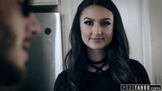 Eliza Ibarra É Un Avogado Que Ten Galo