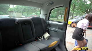 Falske Taxi Mina Moreno knullet i en taxi