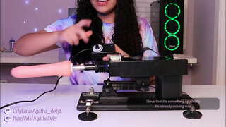 ORGASMO A CHORROS CON MI MAQUINA SEXUALEM - AGATHA DOLLY