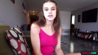 Môj stepsister zistil jej priateľ bol podvádza ju a chce sa dostať späť na neho ona prosila ma, aby som ju šukat a nechal fotiť nás - Ellie Idol