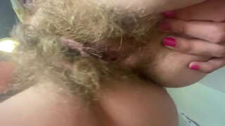 Dans met harige poesie amateur Dans met harige poesie amateur