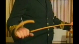 Novial britanico ta e muher bastonazos