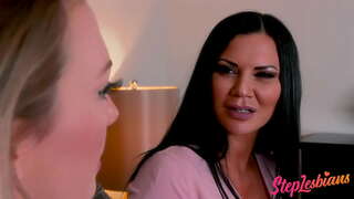 Maćeha Pokazuje Kćer Kako Da Imam Seks Lezbejka